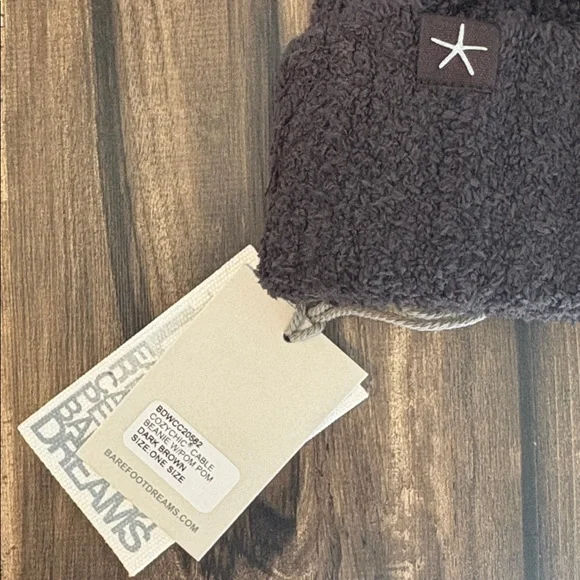 NWT Barefoot Dreams CozyChic Pom Pom Beanie - Picture 2 of 2